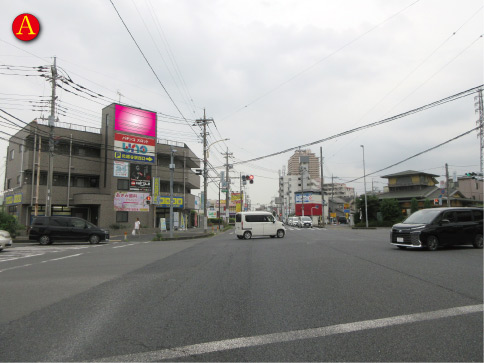 越谷市・県道４９号線栄進中学校入口交差点 上段