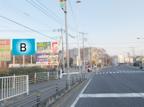 春日部市・国道16号　新方袋交差点手前