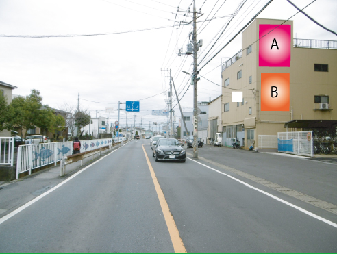 草加市・県道104号線 吉町５丁目交差点手前